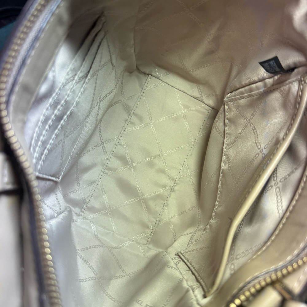 Michael Kors Beige Amelia Leather Tote Bag with Crossbody - Picture 9 of 16